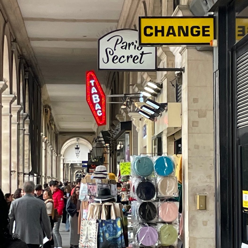Paris Secret 1